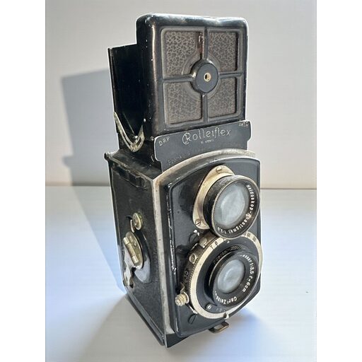 תמונה של מצלמת rolleiflex גרמנית מתחילת המאה ה20