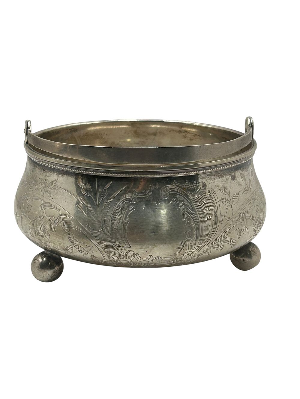 קערת כסף 84 רוסית עתיקה מעוטרת חריטות צמחיה.