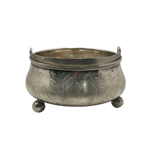 תמונה של קערת כסף 84 רוסית עתיקה מעוטרת חריטות צמחיה.